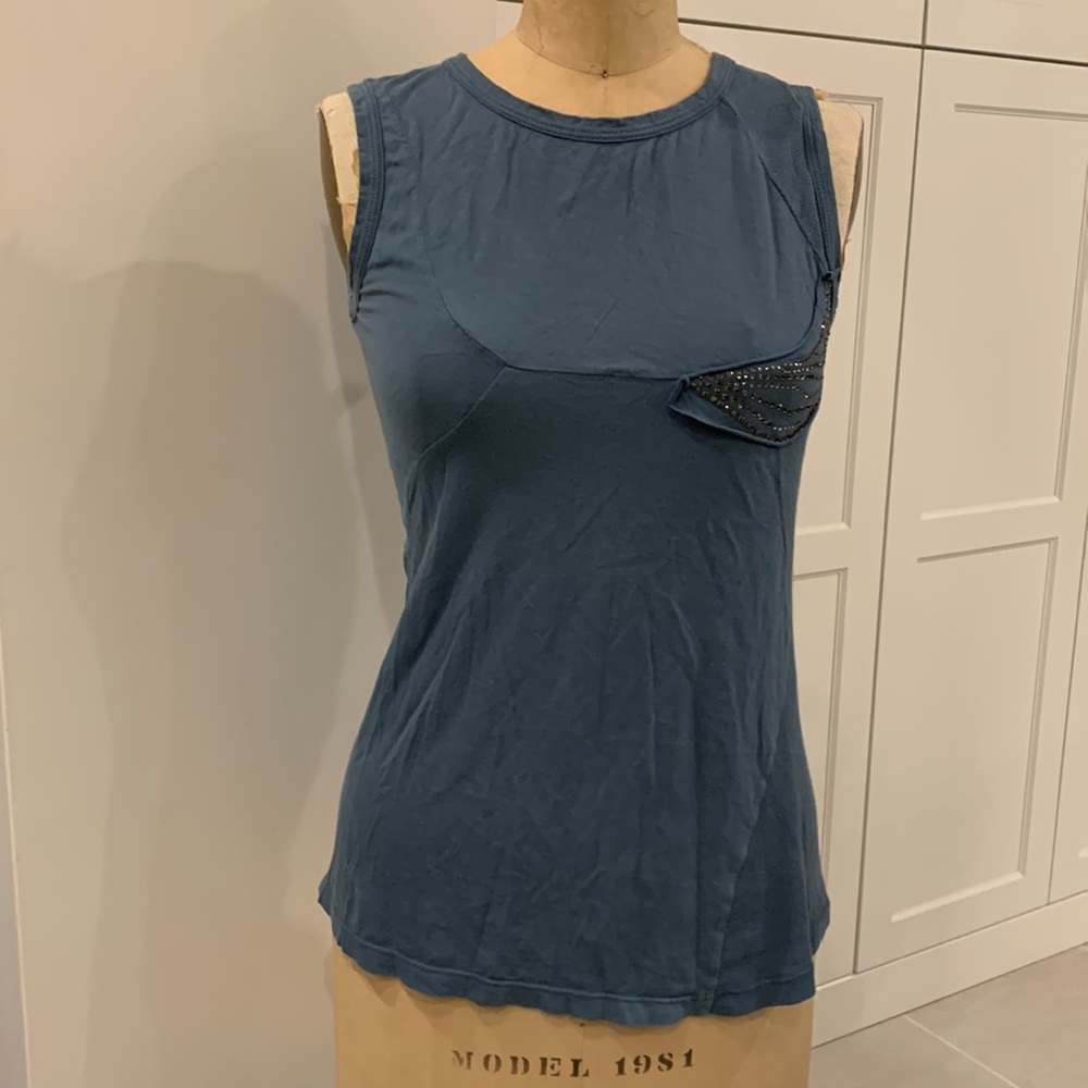 Clu - sleeveless t shirt with rhinestone application- size Med, teal